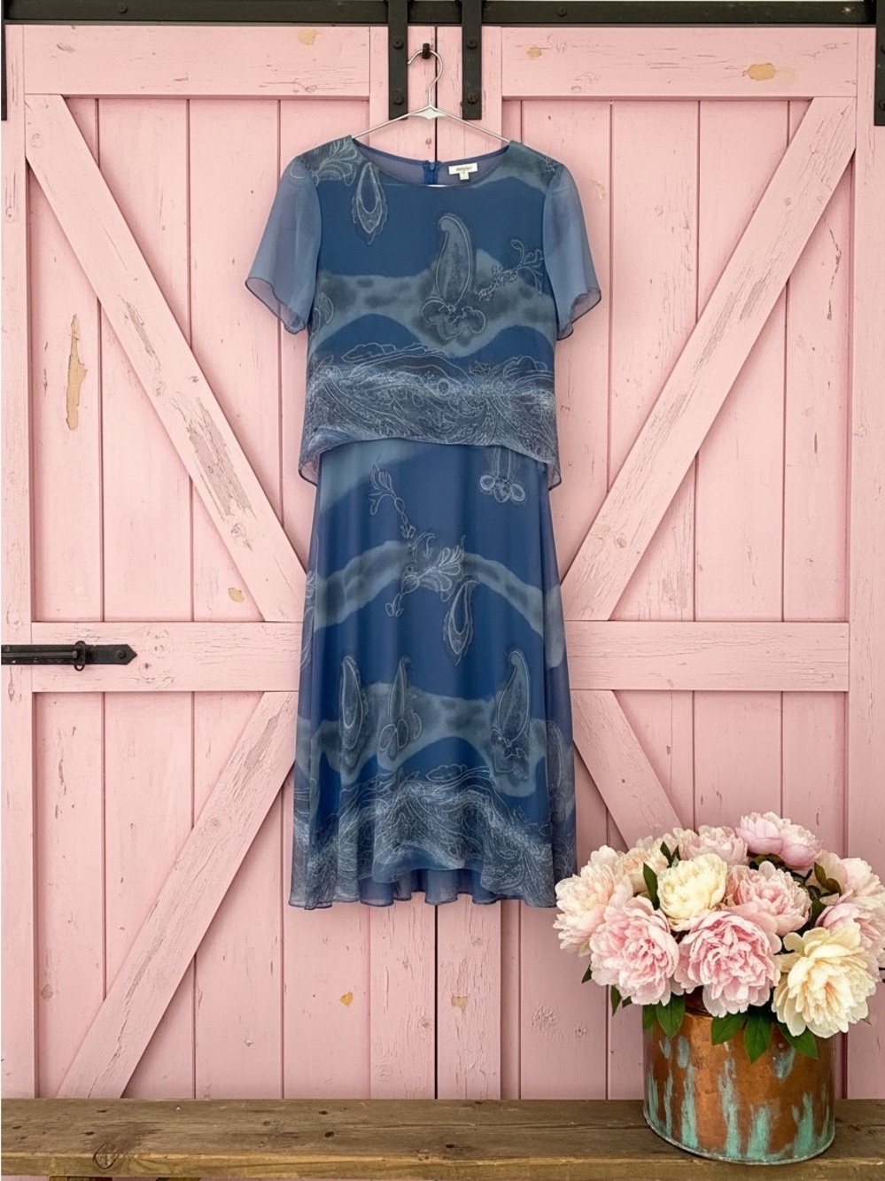 Pretty vintage flowing dress